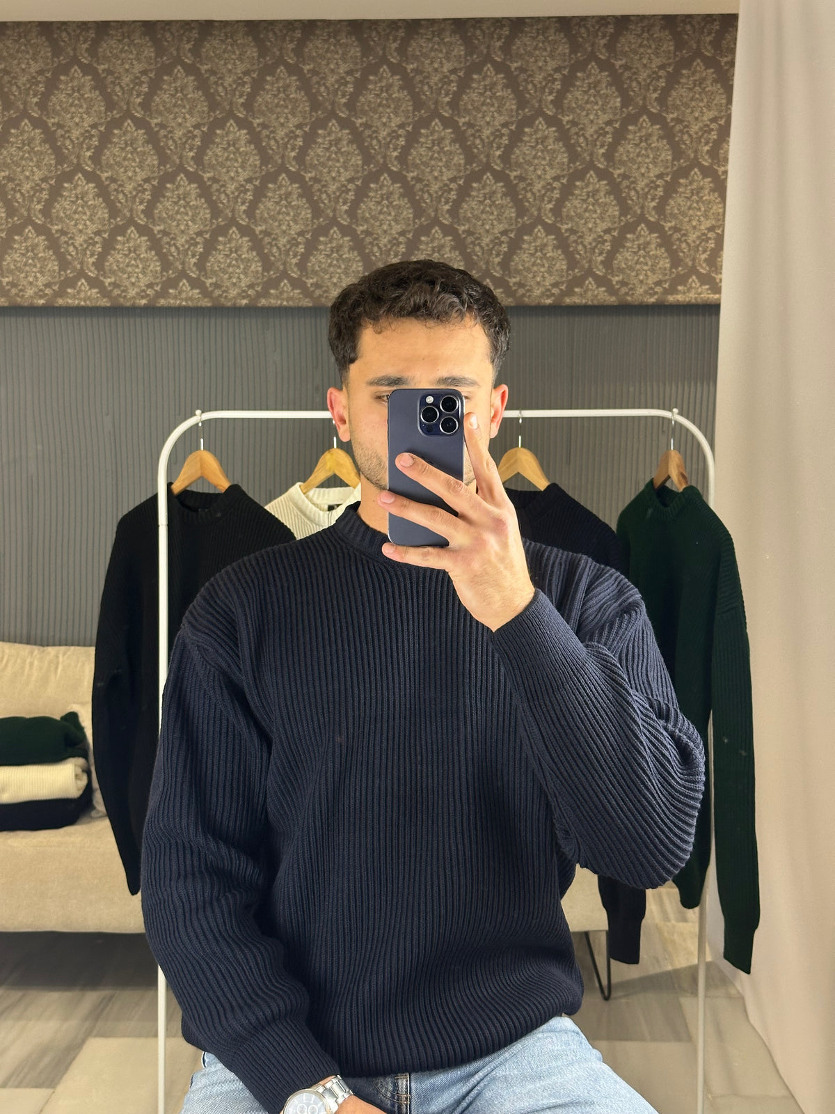 ROUND NECK