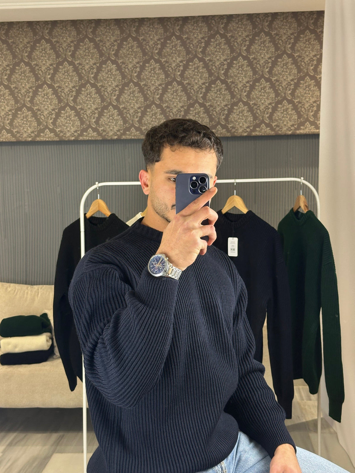 ROUND NECK