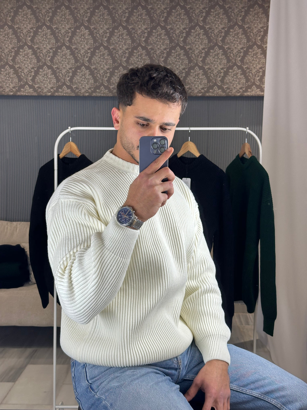 ROUND NECK
