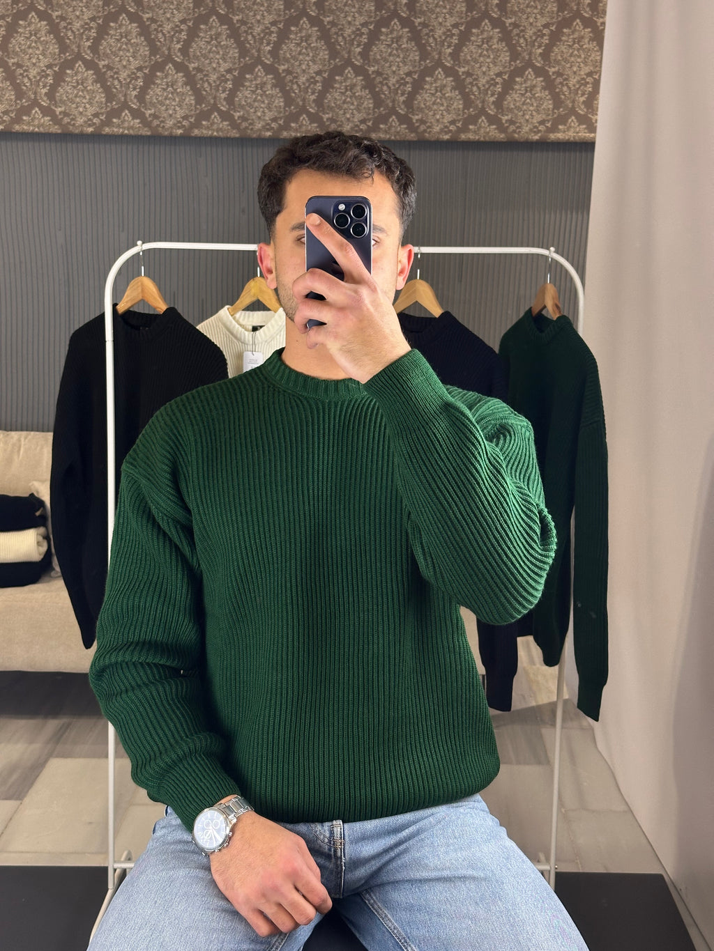 ROUND NECK
