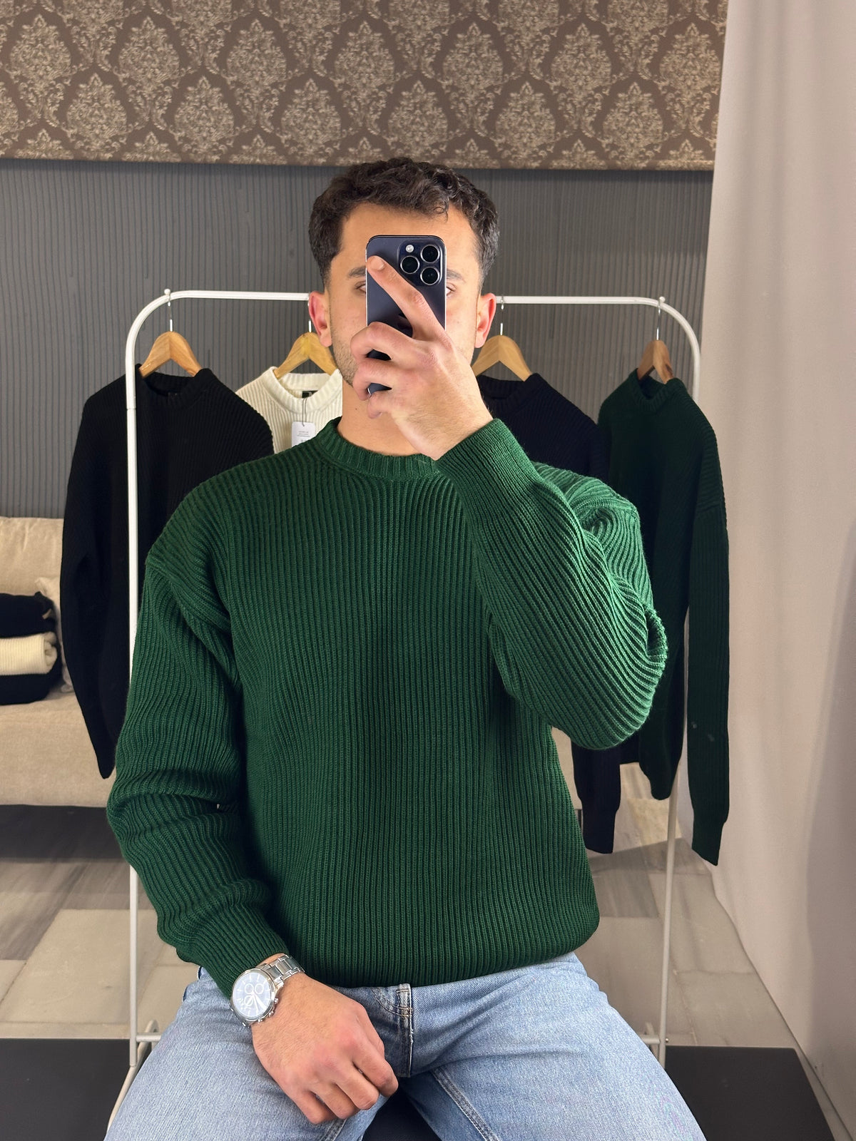 ROUND NECK